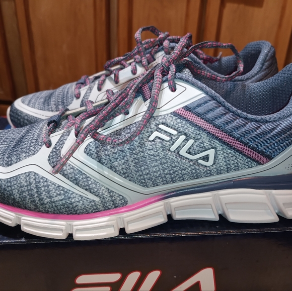 Women's Fila Memory Aspect 8 running shoes size 8 1/2 Great pair of shoes! - Picture 1 of 8